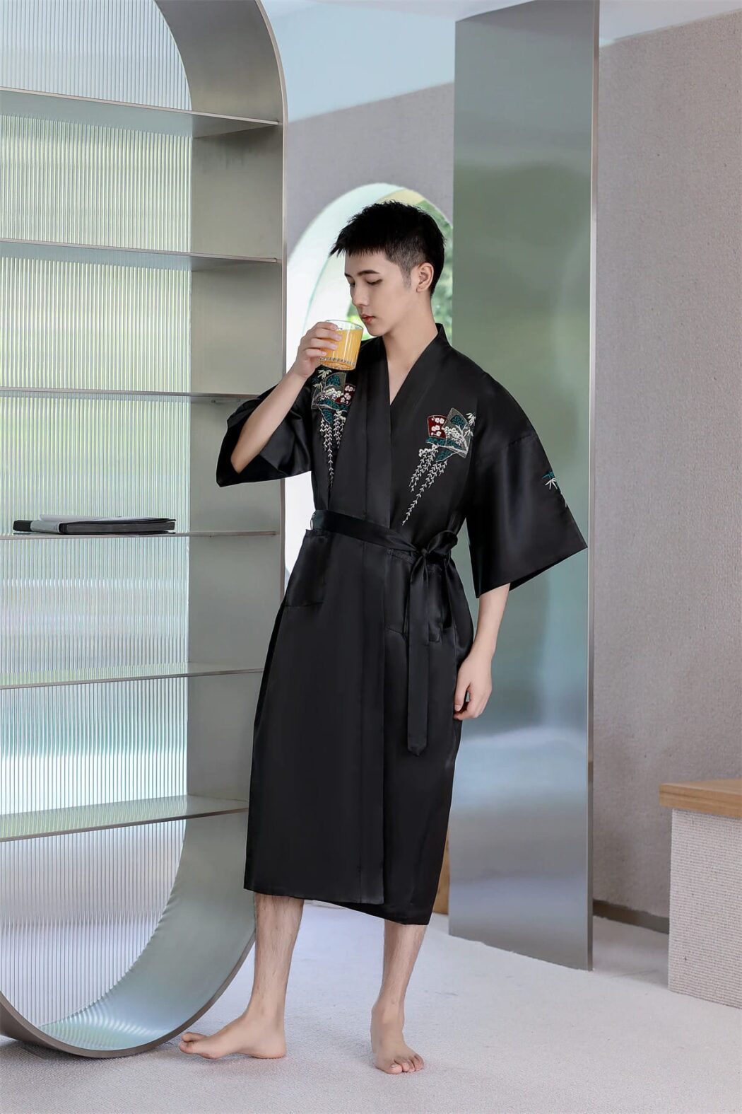 Peignoir noir avec broderies traditionnelles H5a29982bd4c24ca1a0e46ebf024886c6G