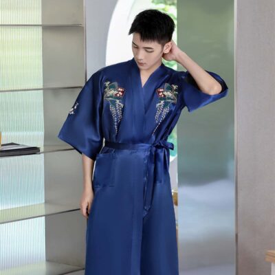 Peignoir bleu profond brodé
