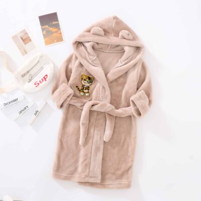 Peignoir brodé pour l'hiver