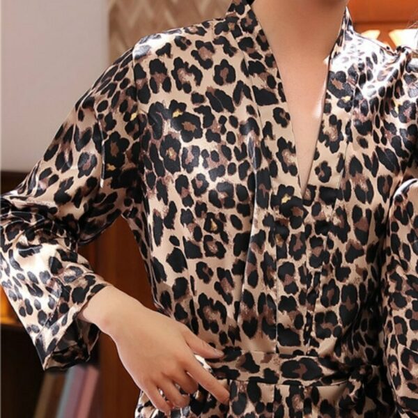 Peignoir tout léopard satin Robes d t pour hommes v tements de nuit amples respirants Sexy motif l opard Style