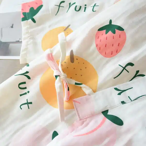 Pyjama kimono japonais à imprimé fraise et abricot pour femmes Hc93f0a35444d4d398e55d5533c8cce31z
