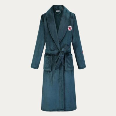 Peignoir robe de chambre tout confort pour homme sur fond blanc.