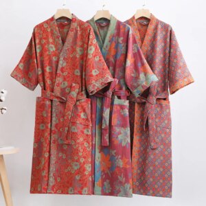 Peignoir pour femme en style kimono de trois couleurs