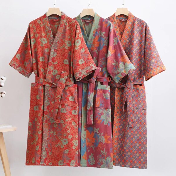 Peignoir pour femme en style kimono de trois couleurs