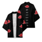 peignoir kimono noir vu de face et de dos, de face il porte des nuages rouges et de dos des symboles. C'est un vêtement inspiré de l'univers naruto,