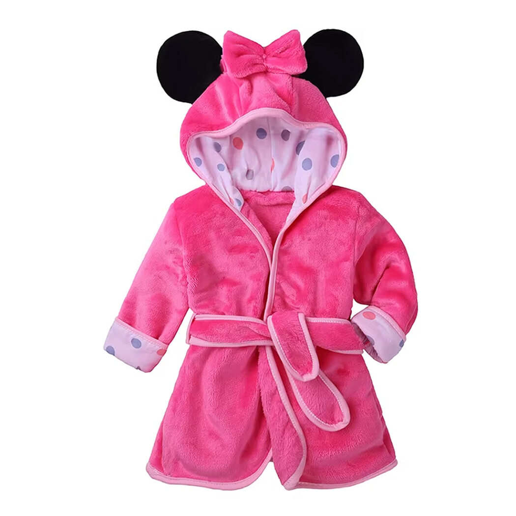 photo d'un peignoir rose avec des oreilles de minnnie